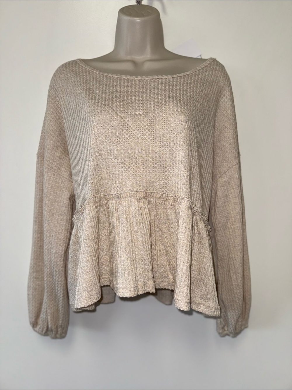NWT Sadie & Sage (Medium) Brand New Cream Waffle Knit Blouse with Ruffle Hem